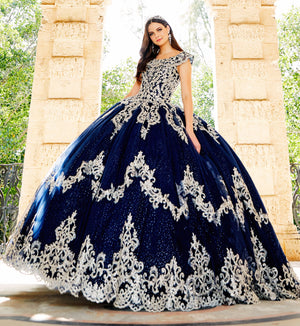 Elegant off the shoulder quinceanera dress with scalloped lace details