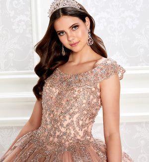 Elegant off the shoulder quinceanera dress with scalloped lace details